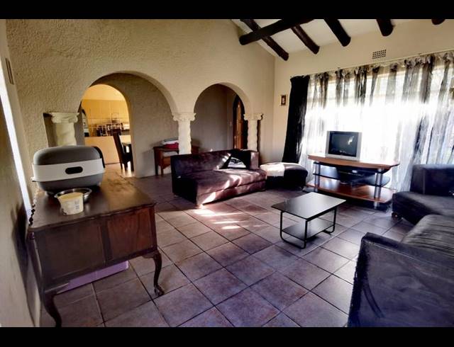 3 BEDROOM HOUSE FOR SALE IN DERSLEY